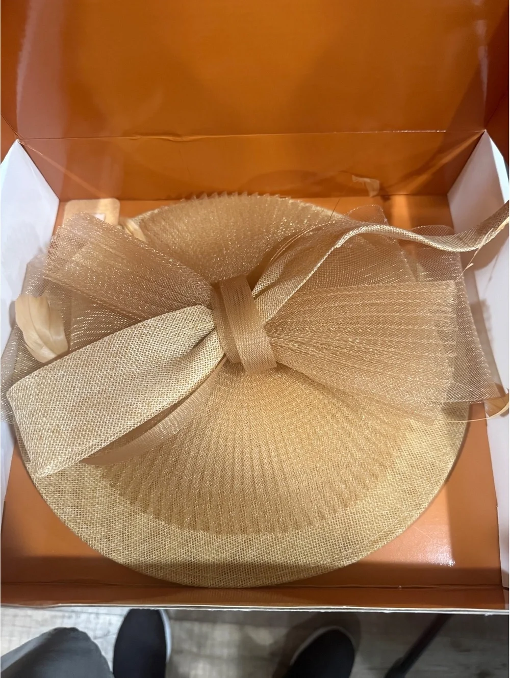Kidukso Khaki Fascinator Hat with Mesh Bow - Derby Tea Party Hat